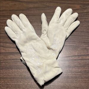 NEW Lab Gloves Italy SZ 7 Genuine Leather Cashmere Lined Cream NWOT